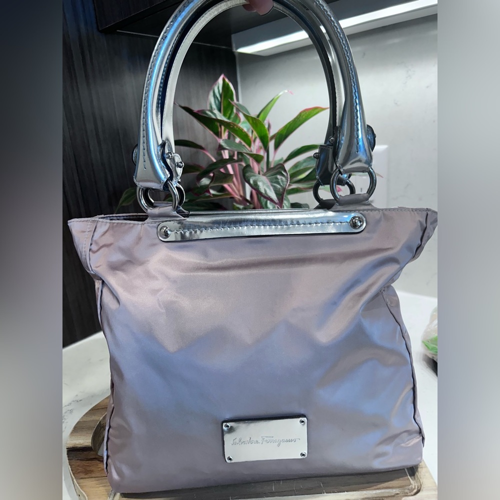 Salvatore Ferragamo Silver Tote Bag with Sleek Design